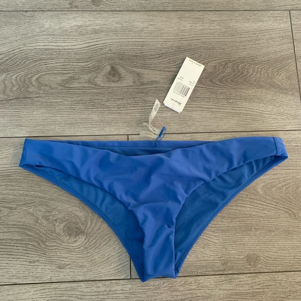 Raisins cheeky woman’s bikini bottom